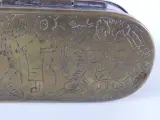 Vintage tabaksdoos met handgravures – foto 10 – kavel bij De Kringwinkel, Heverlee