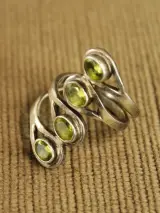 Sterling zilveren ring met groene stenen – foto 2 – kavel bij De Kringwinkel, Antwerpen