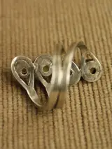 Sterling zilveren ring met groene stenen – foto 4 – kavel bij De Kringwinkel, Antwerpen