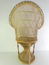 Set van 3 vintage rotan stoelen – decoratieve pauwenstoel en twee kinderstoelen – foto 11 – kavel bij De Kringwinkel, Heverlee