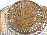 Set van 3 vintage rotan stoelen – decoratieve pauwenstoel en twee kinderstoelen – foto 15 – kavel bij De Kringwinkel, Heverlee