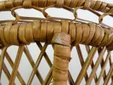 Set van 3 vintage rotan stoelen – decoratieve pauwenstoel en twee kinderstoelen – foto 17 – kavel bij De Kringwinkel, Heverlee