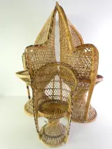 Set van 3 vintage rotan stoelen – decoratieve pauwenstoel en twee kinderstoelen – foto 3 – kavel bij De Kringwinkel, Heverlee