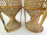 Set van 3 vintage rotan stoelen – decoratieve pauwenstoel en twee kinderstoelen – foto 4 – kavel bij De Kringwinkel, Heverlee