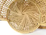 Set van 3 vintage rotan stoelen – decoratieve pauwenstoel en twee kinderstoelen – foto 9 – kavel bij De Kringwinkel, Heverlee