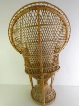 Set van 3 vintage rotan stoelen – decoratieve pauwenstoel en twee kinderstoelen – foto 10 – kavel bij De Kringwinkel, Heverlee
