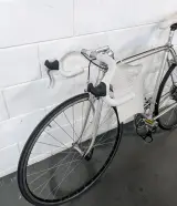 Koersfiets "ALAN" met retro onderdelen – foto 3 – kavel bij De Kringwinkel, Sint-Niklaas