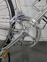 Koersfiets "ALAN" met retro onderdelen – foto 8 – kavel bij De Kringwinkel, Sint-Niklaas