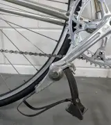 Koersfiets "ALAN" met retro onderdelen – foto 10 – kavel bij De Kringwinkel, Sint-Niklaas