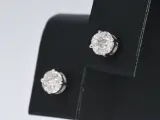 Witgouden oorbellen met diamant – foto 3 – kavel bij Onlineveilingmeester