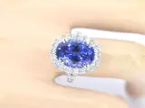Witgouden entourage ring met een tanzaniet van 7.00 carat – foto 2 – kavel bij Onlineveilingmeester