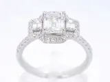 Witgouden trinity ring met een grote emerald cut diamant – foto 6 – kavel bij Onlineveilingmeester