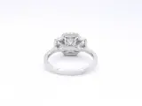 Witgouden trinity ring met een grote emerald cut diamant – foto 7 – kavel bij Onlineveilingmeester