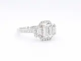 Witgouden trinity ring met een grote emerald cut diamant – foto 8 – kavel bij Onlineveilingmeester