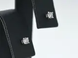 Witgouden oorbellen met diamant – foto 4 – kavel bij Onlineveilingmeester