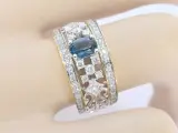 Gouden exclusieve ring vol met diamanten en een edelsteen – foto 2 – kavel bij Onlineveilingmeester