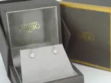 Charles Greig - Gouden solitair oorbellen met diamanten – foto 3 – kavel bij Onlineveilingmeester