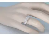 Witgouden rijring met 5 diamanten entourages 1.00 carat – foto 2 – kavel bij Onlineveilingmeester