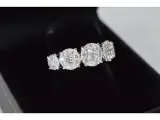 Witgouden rijring met 5 diamanten entourages 1.00 carat – foto 6 – kavel bij Onlineveilingmeester