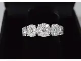 Witgouden rijring met 5 diamanten entourages 1.00 carat – foto 7 – kavel bij Onlineveilingmeester
