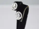 Witgouden diamanten entourage oorbellen van 1.50 carat – foto 4 – kavel bij Onlineveilingmeester