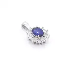 Witgouden entourage hanger met diamanten en saffier (excl. ketting) – foto 6 – kavel bij Onlineveilingmeester