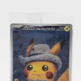 Kaart, Pokémon, Pikachu with Grey Felt Hat SVP 085 Promo, 2023 – foto 2 – kavel bij Domeinen Roerende Zaken, Groningen