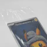 Kaart, Pokémon, Pikachu with Grey Felt Hat SVP 085 Promo, 2023 – foto 2 – kavel bij Domeinen Roerende Zaken, Groningen