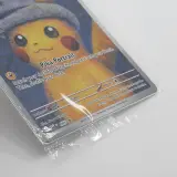 Kaart, Pokémon, Pikachu with Grey Felt Hat SVP 085 Promo, 2023 – foto 3 – kavel bij Domeinen Roerende Zaken, Groningen