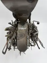 Brutalistisch metalen sculptuur 'Figuur op fiets' – Lafargue – foto 5 – kavel bij De Kringwinkel, Gent