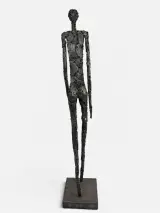 metalen sculptuur 'Langgerekte vrouwenfiguur' – foto 2 – kavel bij De Kringwinkel, Gent