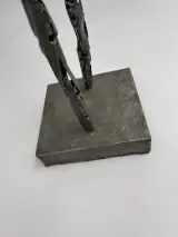 metalen sculptuur 'Langgerekte vrouwenfiguur' – foto 4 – kavel bij De Kringwinkel, Gent