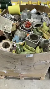 Ca. 350x Decoratie artikelen in kuubsdoos – kavel bij Onlineveilingmeester, Kootstertille