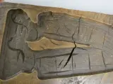 Houten mal met figuur en scheuren – foto 4 – kavel bij De Kringwinkel, Diest