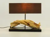 Wabi-Sabi stijl tafellamp met sculpturale drijfhout voet – foto 2 – kavel bij De Kringwinkel, Antwerpen