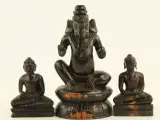 Set van drie houten Boeddha en Ganesha beelden – kavel bij De Kringwinkel, Antwerpen