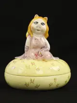 Miss Piggy keramiek sieradendoosje – Sigma TasteSetter (Japan, ca. 1979) – foto 2 – kavel bij De Kringwinkel, Antwerpen