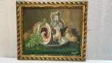 Vintage olieverfschilderij op paneel – Stilleven met meloen, druiven en aardewerken kruik, gesigneerd R. Hollevoet, midden 20e eeuw – kavel bij De Kringwinkel, Waardamme