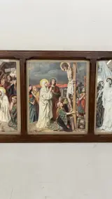 Antiek religieus panoramisch paneel – Zeven Smarten van Maria (Septem Dolorum), chromolithografieën in neogotische eikenhouten lijst, ca. 1900 – foto 6 – kavel bij De Kringwinkel, 