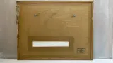 Hedendaags ingelijst grafisch werk in rode inkt – Abstracte compositie / liggend naakt, gesigneerd & gedateerd 2004 met handgeschreven opdracht (Pa… – foto 4 – kavel bij De Kringwi
