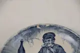 Set van Twee Boch Belgium 'Delfts' Sierbordjes - "Le Vin ordinaire" & "Le Cidre" – foto 5 – kavel bij De Kringwinkel, Waardamme