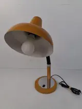 Okergele vintage zwanenhals bureaulamp – kavel bij De Kringwinkel, Waardamme