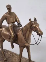 Bronzen beeld van een jockey op een renpaard – foto 2 – kavel bij De Kringwinkel, Waardamme