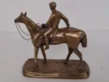 Bronzen beeld van een jockey op een renpaard – foto 3 – kavel bij De Kringwinkel, Waardamme