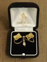 Antieke gouden broche in 18 & 14 karaat met parel – kavel bij De Kringwinkel, Antwerpen