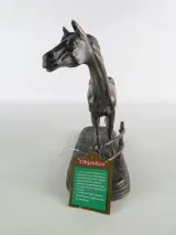Decoratief paardenbeeld op sokkel – O. Tupton / O.T.T. – koudgegoten brons – kavel bij De Kringwinkel, Heverlee