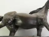 Decoratief paardenbeeld op sokkel – O. Tupton / O.T.T. – koudgegoten brons – foto 17 – kavel bij De Kringwinkel, Heverlee