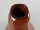Unieke handgedraaide keramieken designvaas met ossenbloed glazuur – 24 cm – foto 10 – kavel bij De Kringwinkel, Heverlee