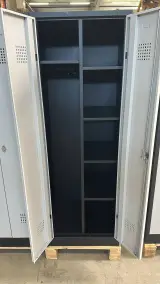 Ca. 36x Lockerkast – foto 3 – kavel bij Domeinen Roerende Zaken, Beugen