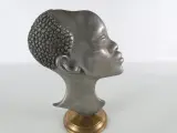 Exclusief paar zware Mid-Century metalen bustes – Afrikaans design – 5.4 kg – foto 13 – kavel bij De Kringwinkel, Heverlee